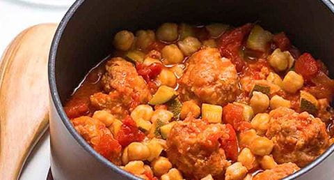 recipe image Jardineira de grão com almôndegas de porco