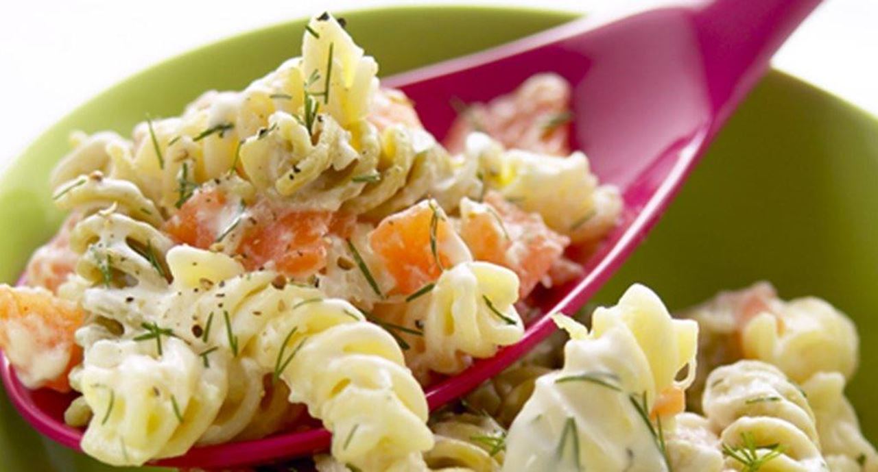 recipe image Fusilli com molho de fresco de salmão fumado e pepino