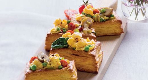 recipe image Ervilhas com cogumelos e ovos mexidos em caixas folhadas