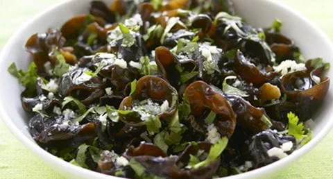 recipe image Salada de algas pretas com coentros