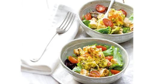 recipe image Salada crocante com pasta de grão e abacate