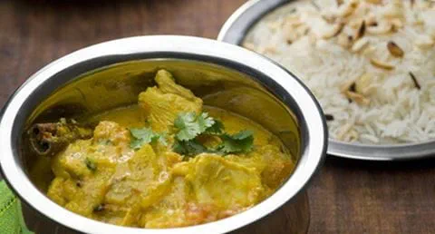 recipe image Frango com molho de cardamomo e amêndoa