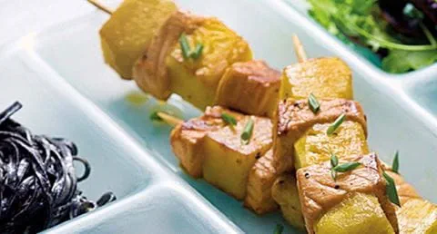 recipe image Espetadas de salmão e ananás