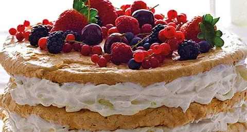 recipe image Bolo de suspiro em camadas