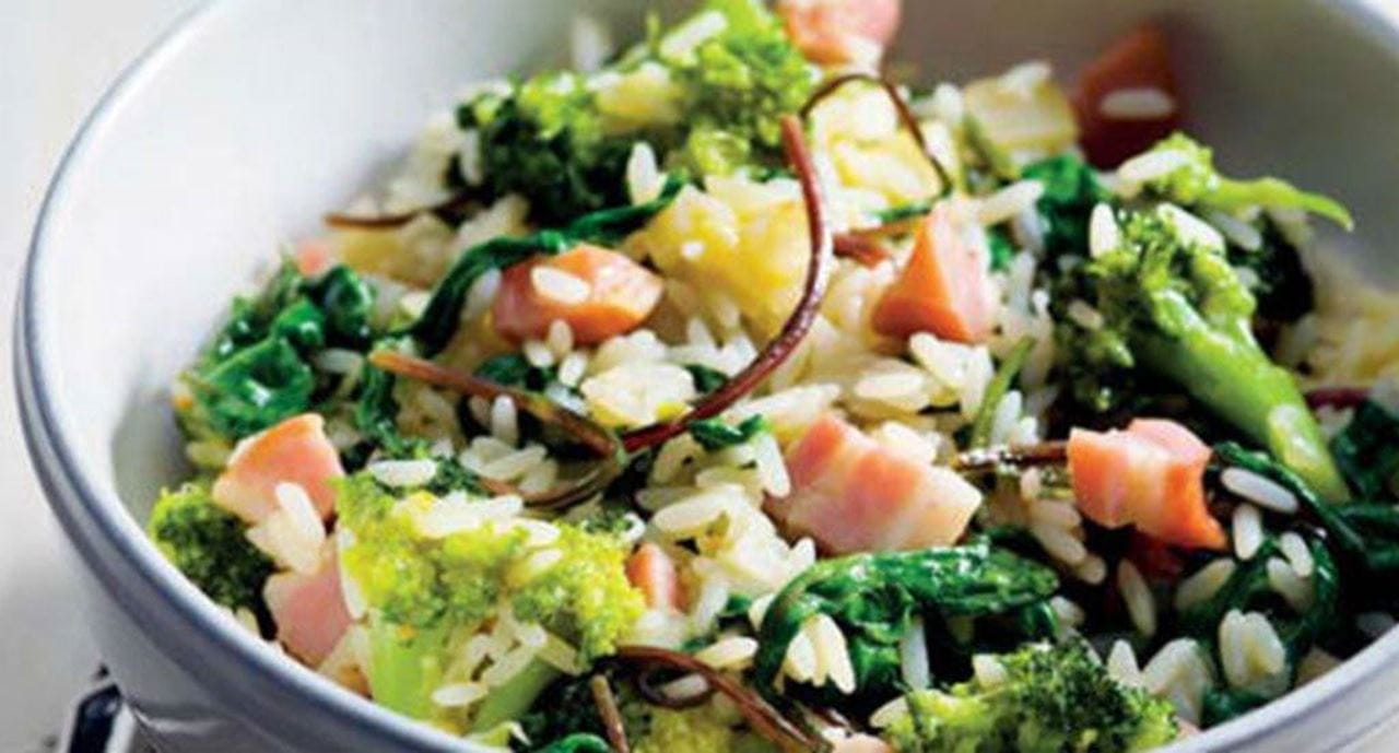 recipe image Arroz de brócolos com bacon e espinafres