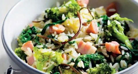 recipe image Arroz de brócolos com bacon e espinafres