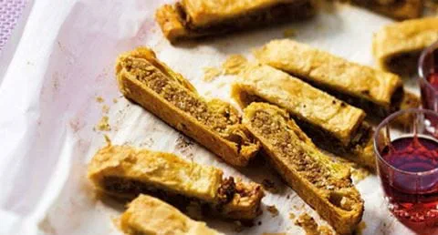 recipe image Palitos folhados com recheio de figo e amêndoa