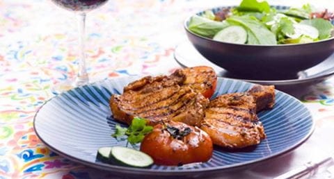 recipe image Costeletinhas de porco com tomate assado