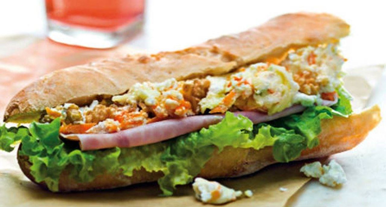 recipe image Sanduíches gulosas de requeijão e maçã com fiambre de peru