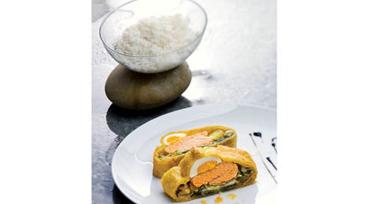 recipe image Rolo folhado de salmão e legumes com ovo cozido
