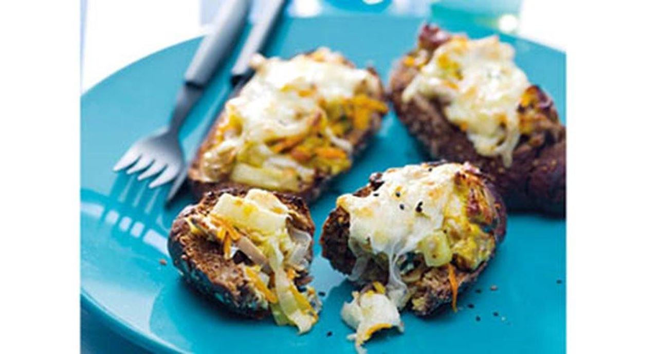 recipe image Baguettes de cereais recheadas com cogumelos e ovos mexidos