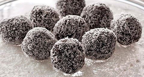 recipe image Bolinhas de chocolate, alperces e coco