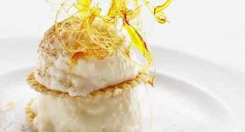 recipe image Gelado de Arroz Doce com Molho de Caramelo e Canela