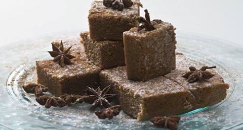 recipe image Quadrados de noz e especiarias