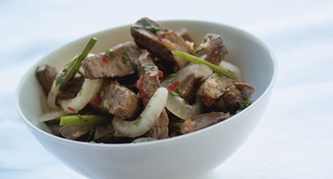 recipe image Salada de tiras de lombo com coentros e cebolinho