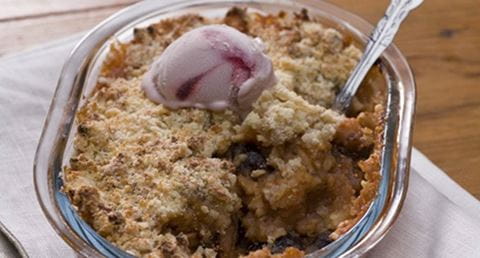 recipe image Crumble de maçãs com frutos de Inverno