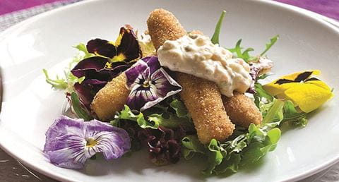 recipe image Espargos panados com salada verde e molho tártaro