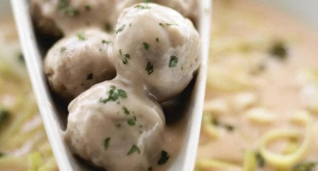 recipe image Almôndegas com Molho Rosa