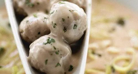 recipe image Almôndegas com Molho Rosa