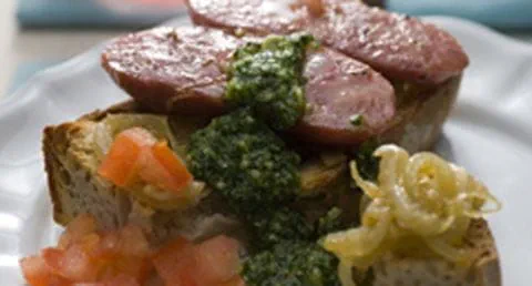 recipe image Bruschettas de salsicha com cebola