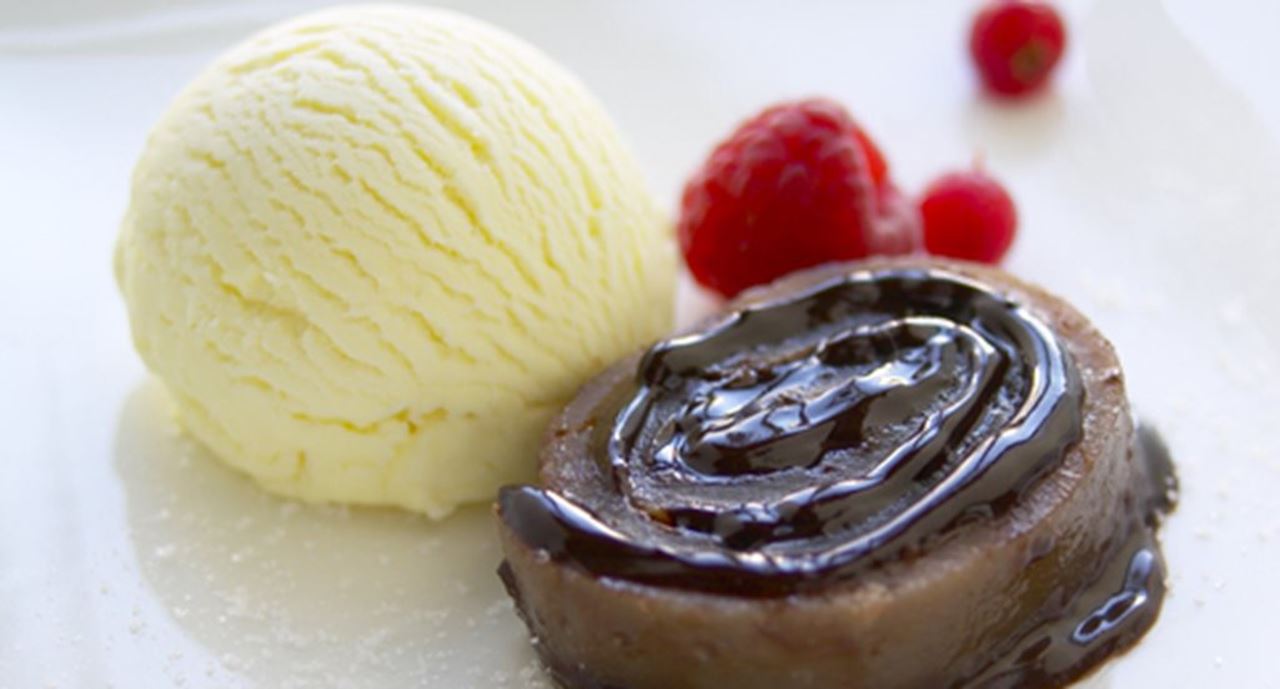 recipe image Torta de frutos vermelhos com recheio de chocolate