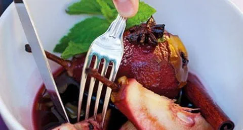 recipe image Peras em vinho tinto com ginginha