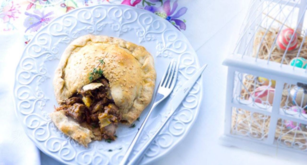 recipe image Pies de borrego aromático com legumes Primavera