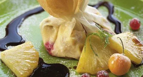 recipe image Trouxas de Frutos de Outono com Abacaxi Flamejado