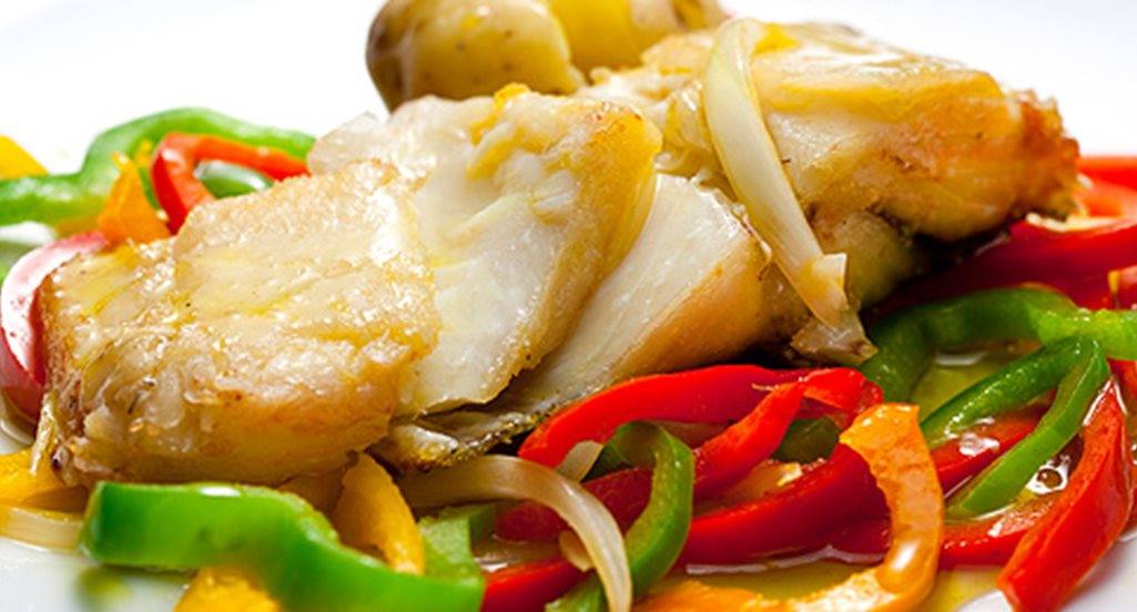 recipe image Salada de 4 pimentos com bacalhau confitado
