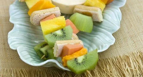 recipe image Espetadas tropicais com creme de maracujá