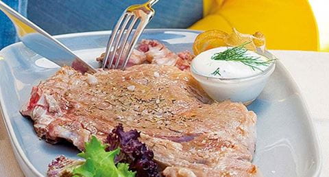 recipe image Costeletas de novilho com molho aromático de iogurte