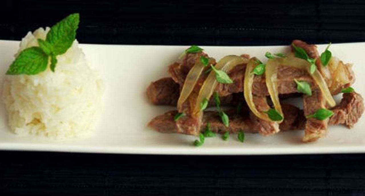 recipe image Bifinhos Acebolados, ao Alho e 3 Pimentas