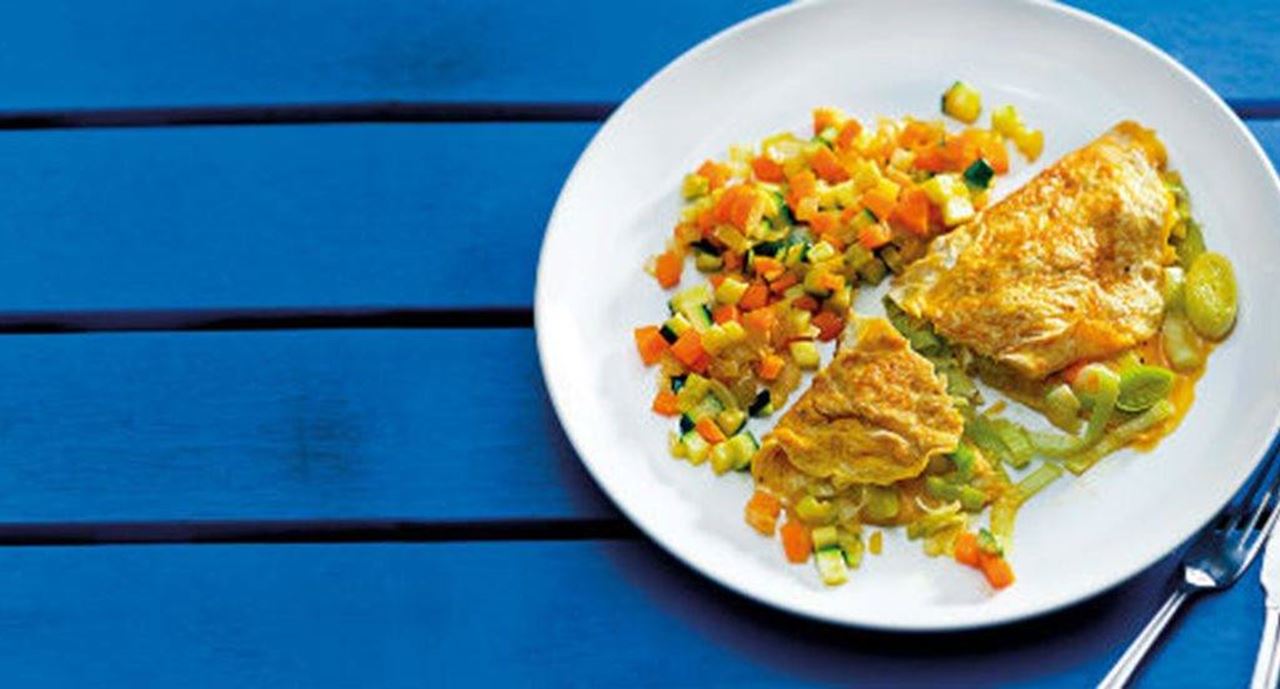 recipe image Omeleta de alho francês com legumes salteados