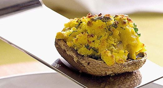 recipe image Cogumelos recheados com crosta de broa