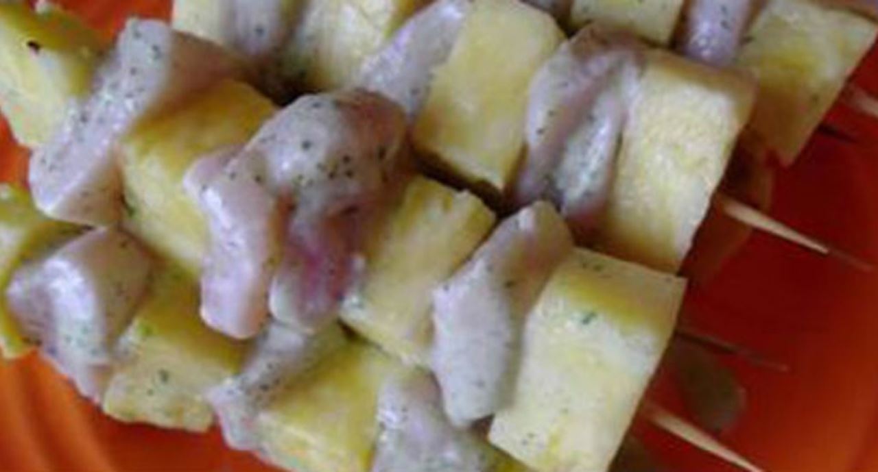 recipe image Espetadas de Frango e Ananás com Molho de Manga e Cogumelos Salteados com Alho