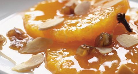 recipe image Citrinos com tâmaras e amêndoas em calda perfumada