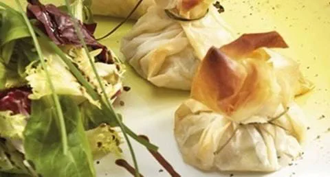 recipe image Embrulhos de courgette e mozzarella em massa filo