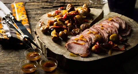 recipe image Lombo de javali com pimento vermelho e castanhas