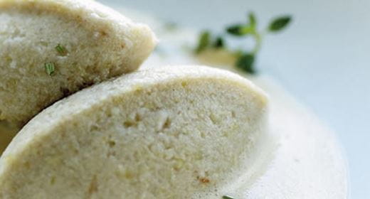 recipe image Mousse de Castanha Assada sobre Sabayon de Vinho Verde