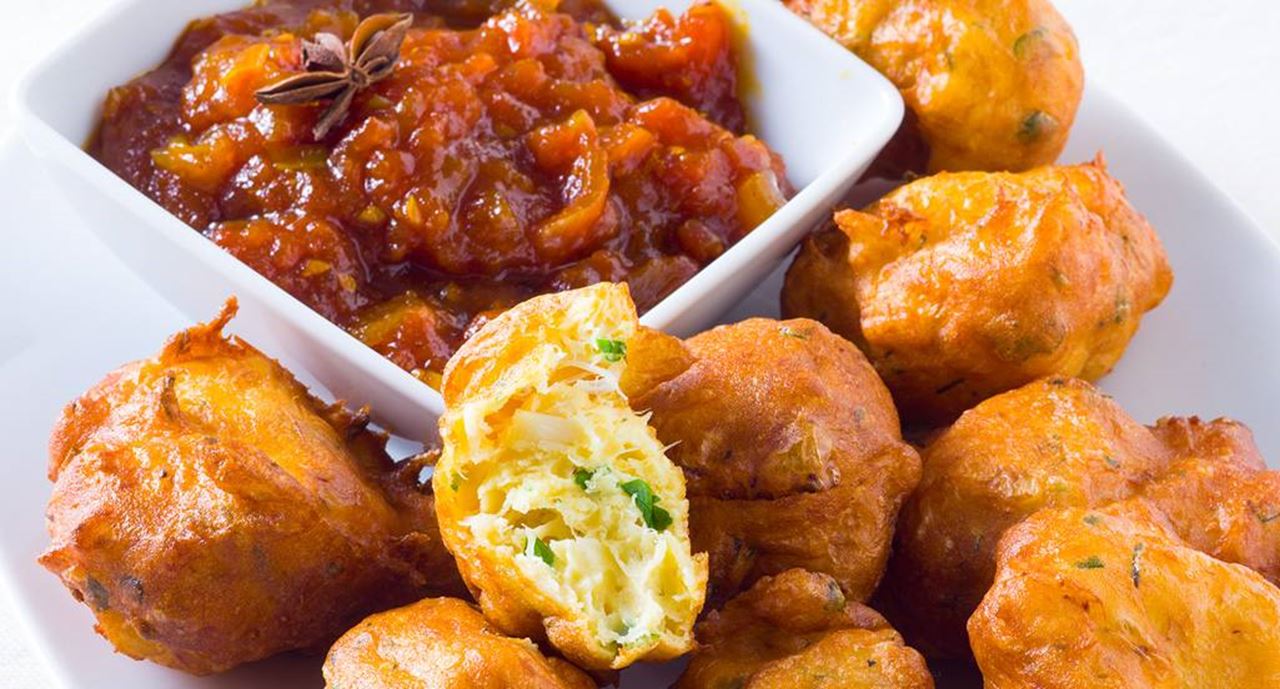 recipe image Sonhos de bacalhau com chutney de tomate