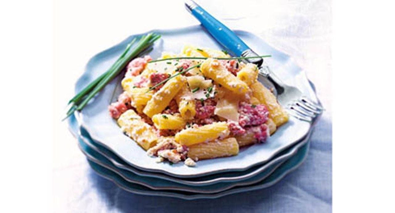 recipe image Massa com requeijão e salsichas frescas