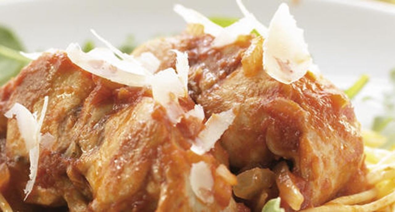 recipe image Medalhões de Coelho com Tomate e Rúcula