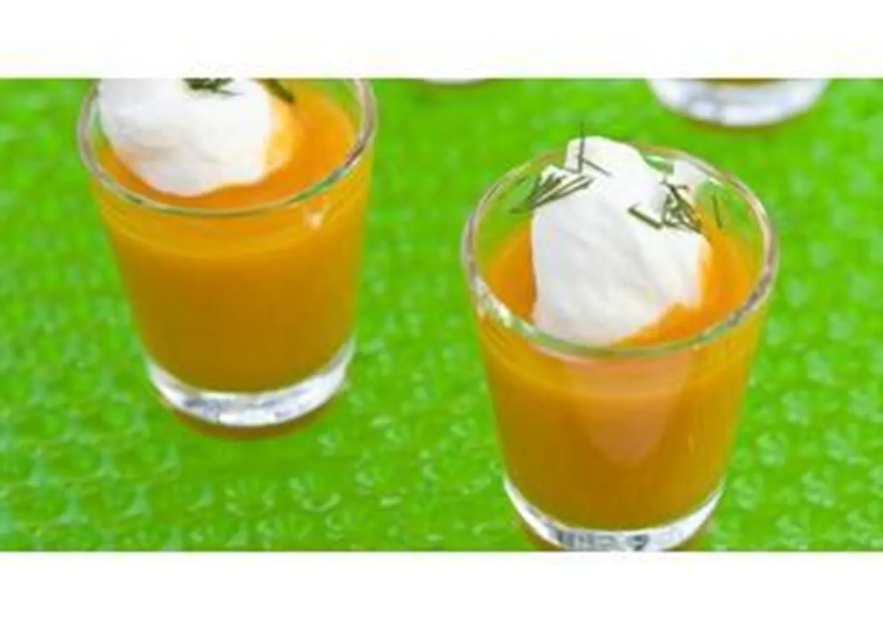 recipe image Shot frio de tomate  com espuma de funcho