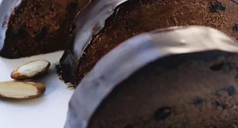 recipe image Rolo de chocolate com amêndoas e passas