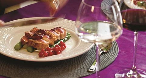 recipe image Magret grelhado sobre cama de espargos e emulsão de frutos silvestres