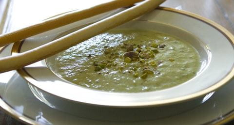 recipe image Sopa fria de espargos com alho francês