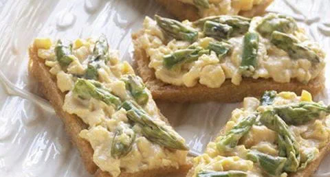 recipe image Ovos Mexidos com Espargos Verdes