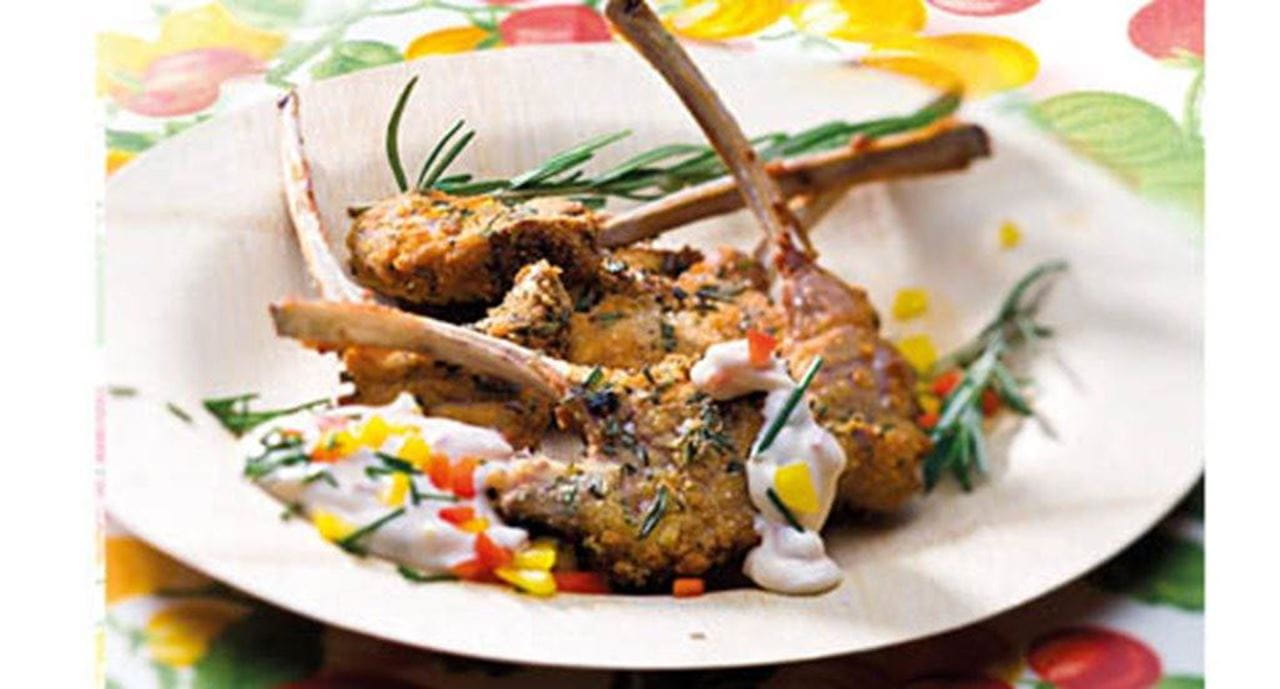 recipe image Costeletas de borrego panadas com maionese colorida