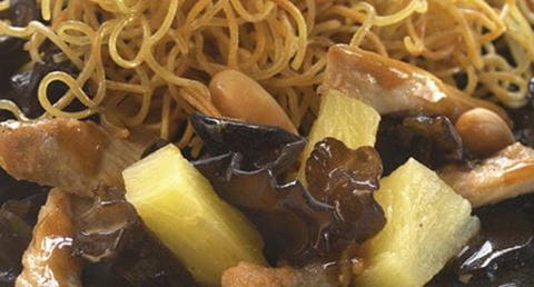 recipe image Bifes de Peru Agridoces com Noodles Fritos