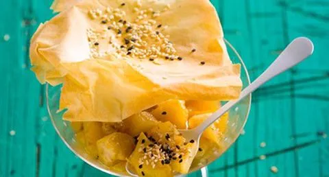 recipe image Sobremesa de fruta com manto crocante